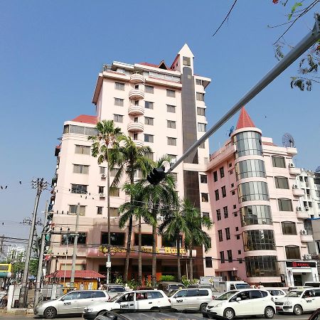 Queen'S Park Hotel Rangum Exterior foto