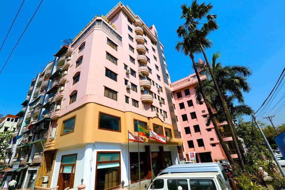 Queen'S Park Hotel Rangum Exterior foto