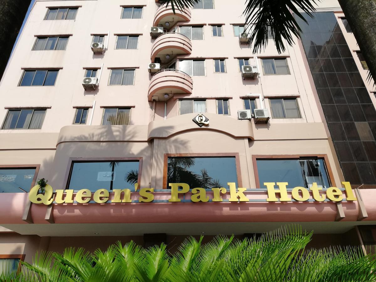 Queen'S Park Hotel Rangum Exterior foto
