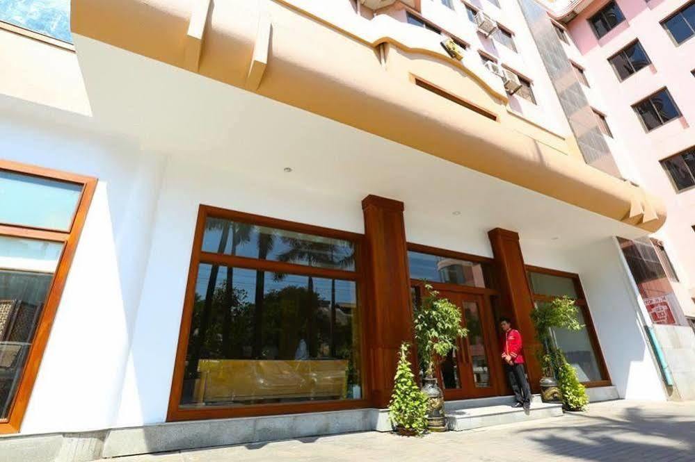 Queen'S Park Hotel Rangum Exterior foto